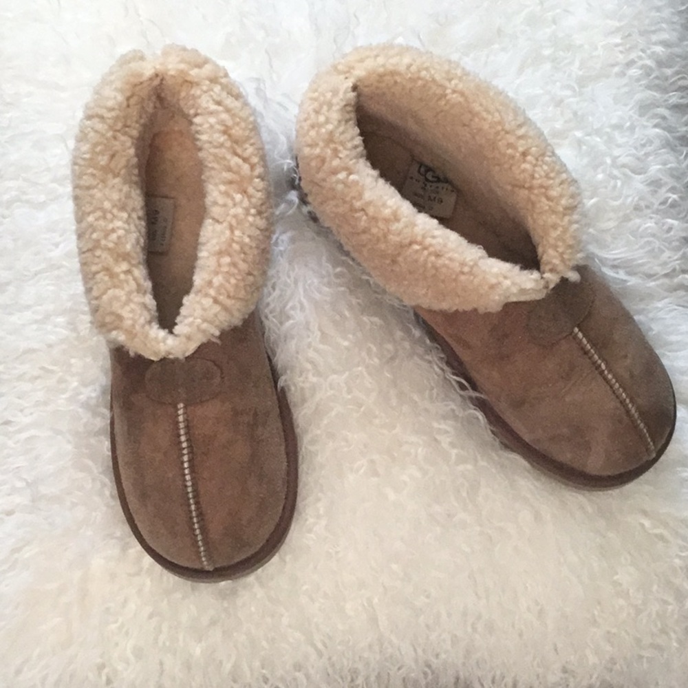 Men’s Ugg slippers. Made in Australia. Size 9 medium.